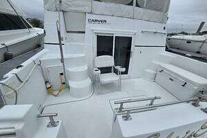2002 Carver 444 Cockpit Motor Yacht thumbnail 8