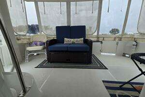 2002 Carver 444 Cockpit Motor Yacht thumbnail 13