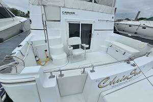 2002 Carver 444 Cockpit Motor Yacht thumbnail 10
