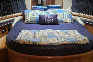 2002 Carver 444 Cockpit Motor Yacht thumbnail 49