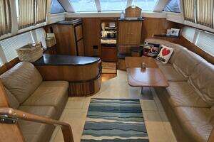 2002 Carver 444 Cockpit Motor Yacht thumbnail 23
