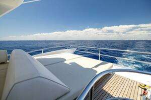 2015 Azimut 64 Flybridge thumbnail 46