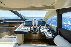 2015 Azimut 64 Flybridge thumbnail 9