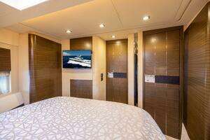2015 Azimut 64 Flybridge thumbnail 24