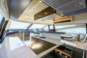 2015 Azimut 64 Flybridge thumbnail 8
