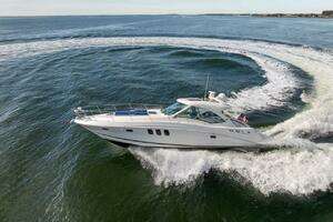  2010 Sea Ray Sundancer 500 Yacht For Sale in Huntington NY