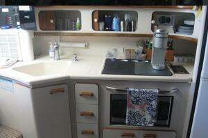 1993 Sea Ray 440 Sundancer thumbnail 13