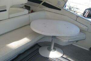 1993 Sea Ray 440 Sundancer thumbnail 10