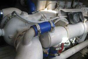 1993 Sea Ray 440 Sundancer thumbnail 24
