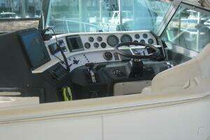 1993 Sea Ray 440 Sundancer thumbnail 9