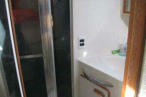 1993 Sea Ray 440 Sundancer thumbnail 25