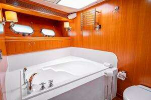 2009 Nordhavn 76 thumbnail 36