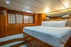 2009 Nordhavn 76 thumbnail 29