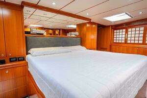 2009 Nordhavn 76 thumbnail 32