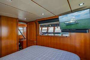 2009 Nordhavn 76 thumbnail 48