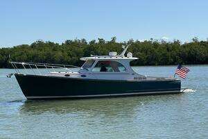 2014 Hinckley Picnic Boat 37 MKIII thumbnail 1