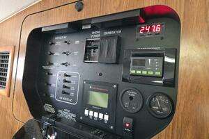 2013 Pursuit 345 Offshore thumbnail 19