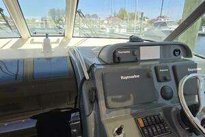 2013 Pursuit 345 Offshore thumbnail 18