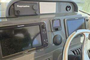 2013 Pursuit 345 Offshore thumbnail 32
