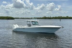 38FT (11.86M) HCB Worth Avenue Yachts