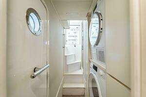 2023 Ferretti Yachts 670 thumbnail 29
