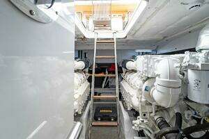 2023 Ferretti Yachts 670 thumbnail 32