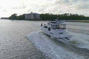 1997 Carver 445 Aft Cabin thumbnail 28