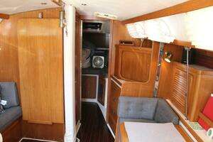 2000 Catalina 36 MkII thumbnail 11