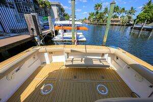 2002 Tiara Yachts 3100 LE thumbnail 26