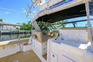 2002 Tiara Yachts 3100 LE thumbnail 25