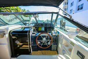 2002 Tiara Yachts 3100 LE thumbnail 17