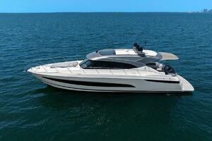 2021 Riviera 5400 Sport Yacht