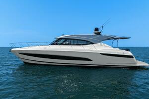 2021 Riviera 5400 Sport Yacht