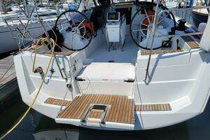 2016 Jeanneau 379 thumbnail 3