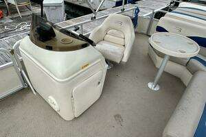 2002 Bennington 257L Pontoon Boat thumbnail 12