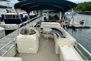 2002 Bennington 257L Pontoon Boat thumbnail 9