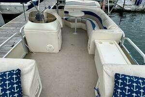 2002 Bennington 257L Pontoon Boat thumbnail 10