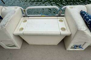 2002 Bennington 257L Pontoon Boat thumbnail 11