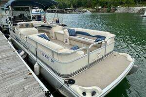 2002 Bennington 257L Pontoon Boat thumbnail 3
