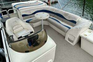 2002 Bennington 257L Pontoon Boat thumbnail 20