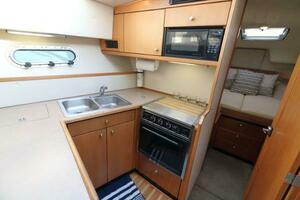 33ft Bayliner Yacht For Sale