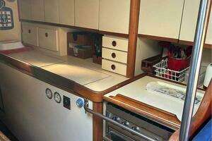 1986 Endeavour 42 CC thumbnail 13