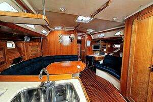 1998 Catalina 42 thumbnail 3