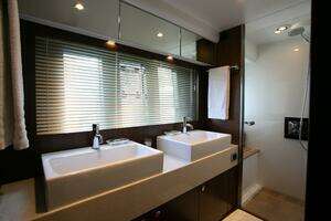 2014 Fairline Squadron 65 thumbnail 33