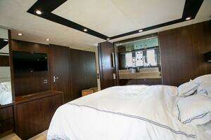 2014 Fairline Squadron 65 thumbnail 25