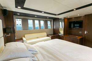 2014 Fairline Squadron 65 thumbnail 24