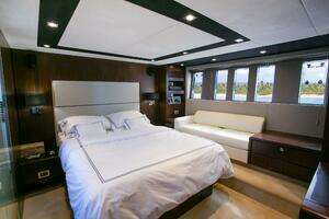 2014 Fairline Squadron 65 thumbnail 23