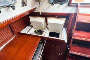 1986 Tayana Vancouver 42 thumbnail 25