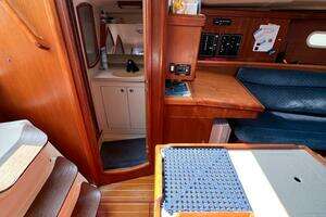 2002 Hunter 356 thumbnail 17