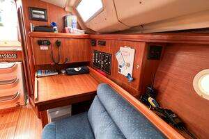 2002 Hunter 356 thumbnail 36